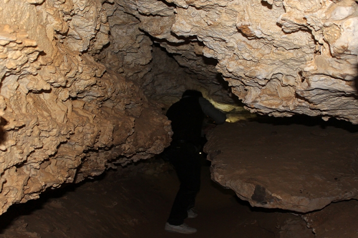 راهروهای غار هزار دالان،غار نوردی،جاذبه های گردشگری
