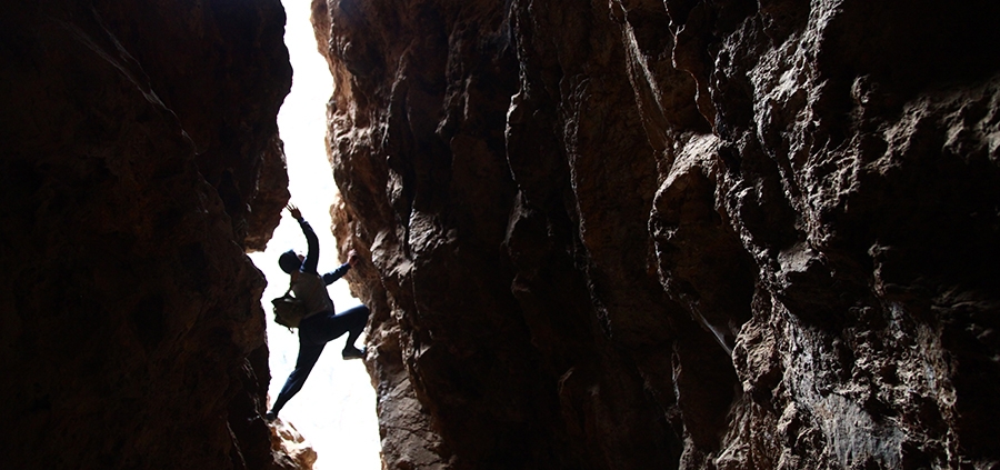 غارهای هیجان انگیز اندرخ،غار کفتر سوراخ،غار نوردی،جاذبه های گردشگری