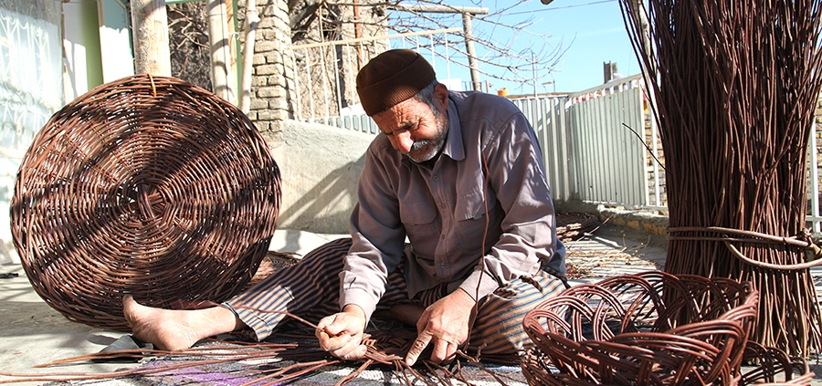 ارغوان بافی(سبد بافی) صنایع دستی روستای مایان، صنایعدستی طرقبه شاندیز،سوغات و صنایع دستی مشهد،طرقبه شاندیز،جاهای دیدنی مشهد