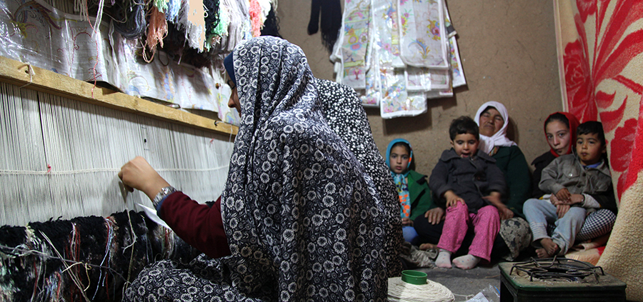 کارگاه خانگی قالی بافی