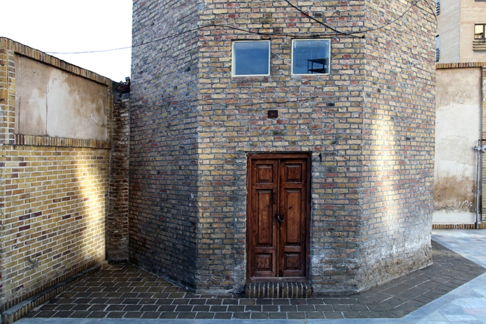 منبع اب قدیمی بازسازی شده پائین خیابان منبع اب قدیمی بازسازی شده پائین خیابان